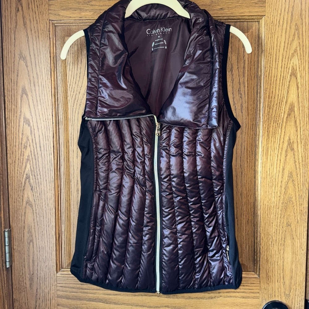 Calvin Klein Performance down puffer vest XS Metallic Sheen Maroon Purple